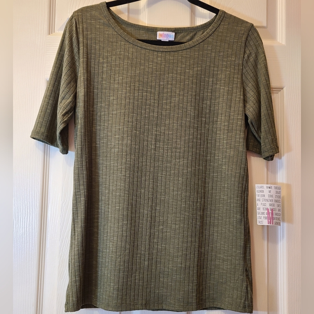 NWT LuLaRoe Gigi Short Sleeve Medium Warm Green Ribbed Knit Fitted Shirt